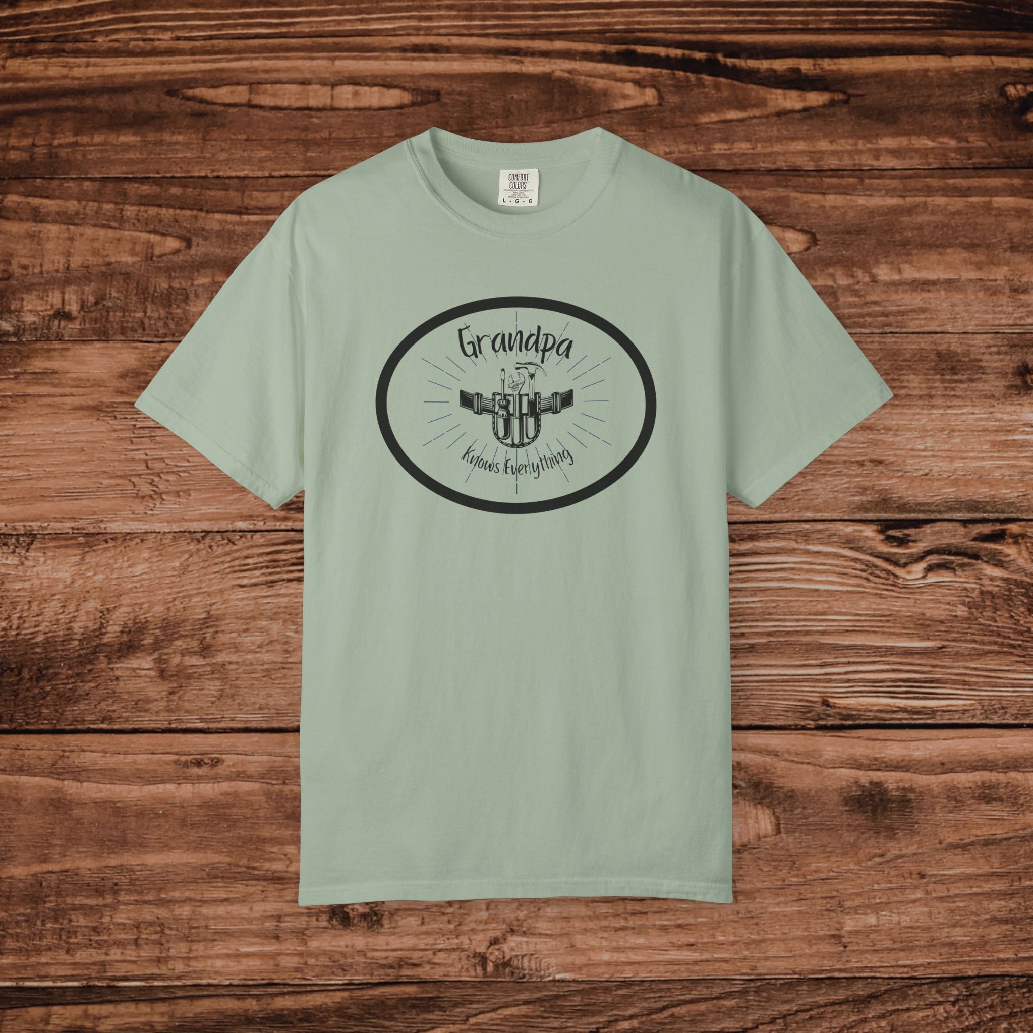 Grandpa knows everything Graphic T-Shirt