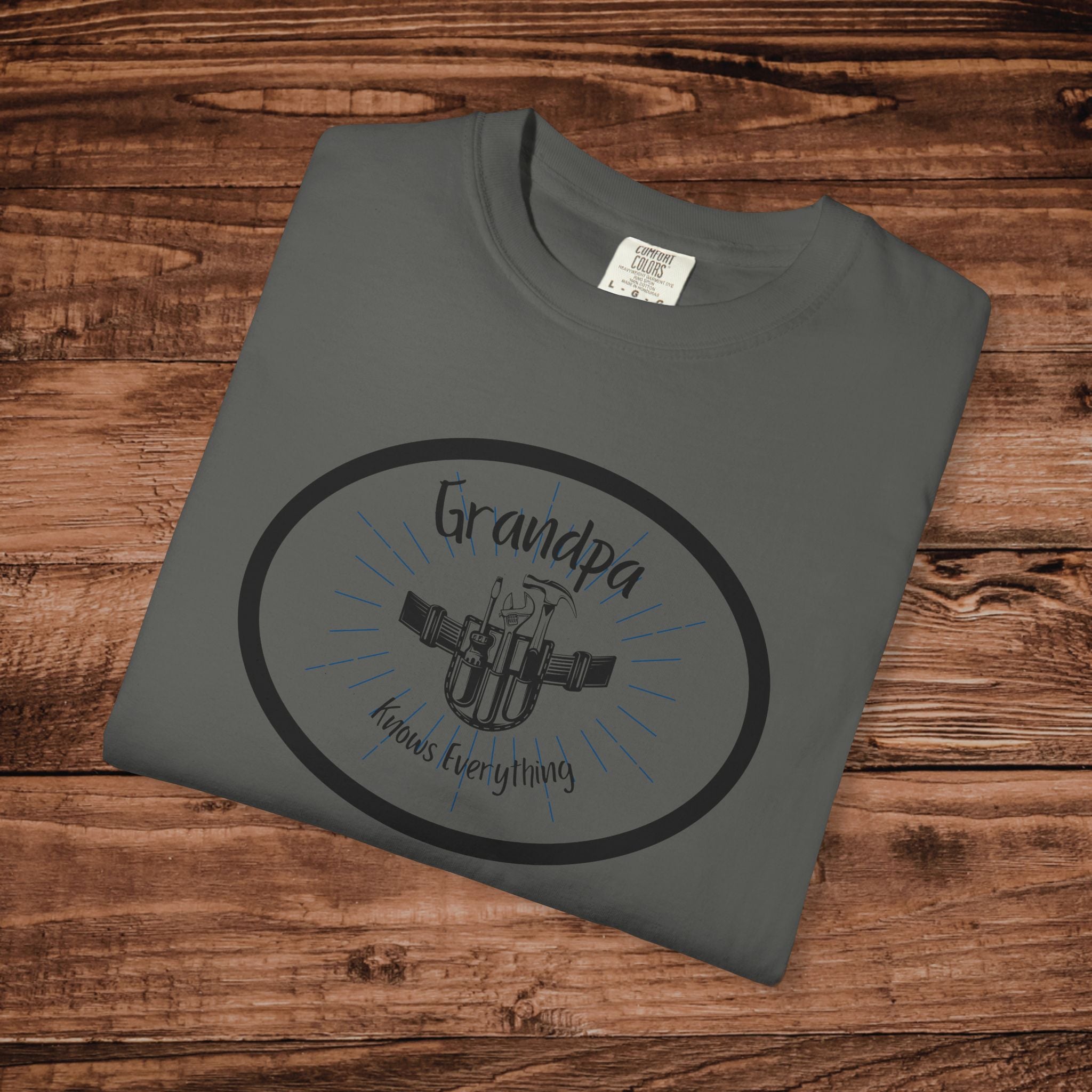 Grandpa knows everything Graphic T-Shirt