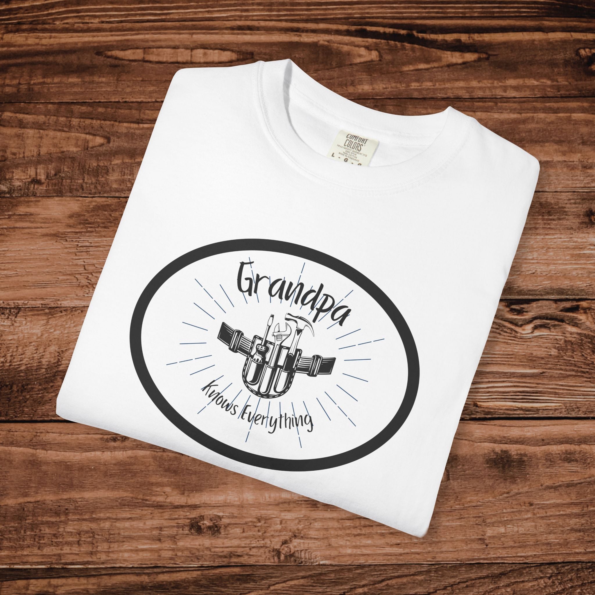 Grandpa knows everything Graphic T-Shirt