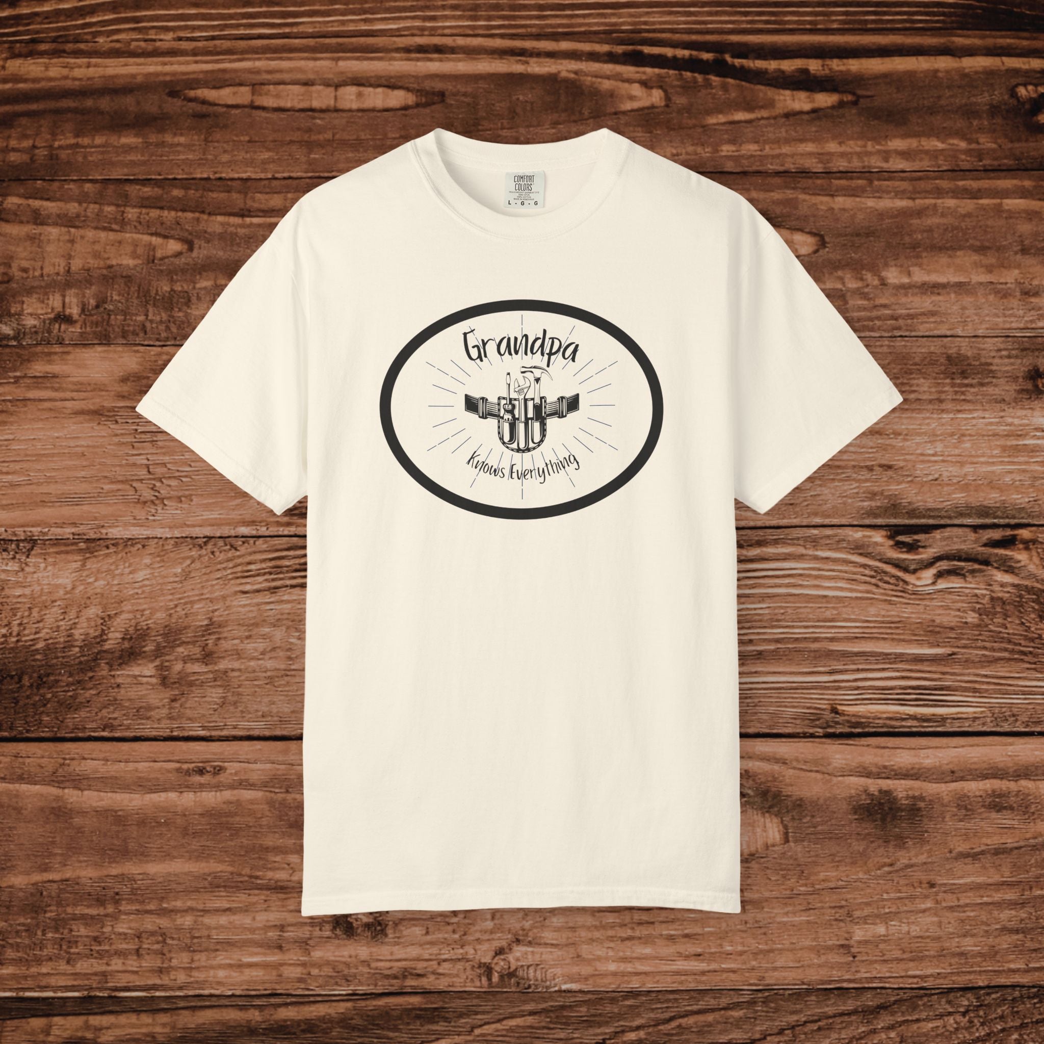 Grandpa knows everything Graphic T-Shirt